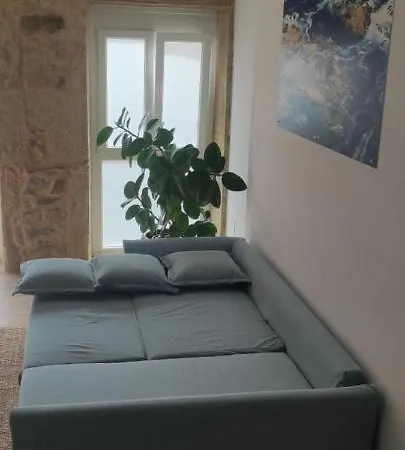 A Lobeira Apartment *